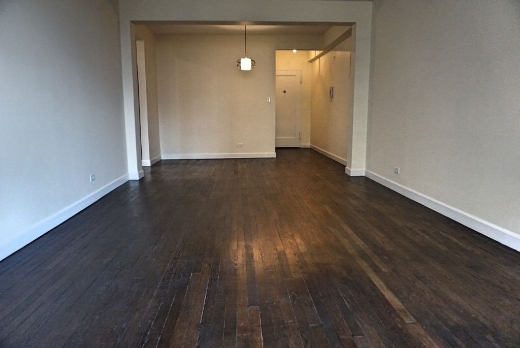 1 Bed 1 Bath Property, New York • 800 Sq Ft
