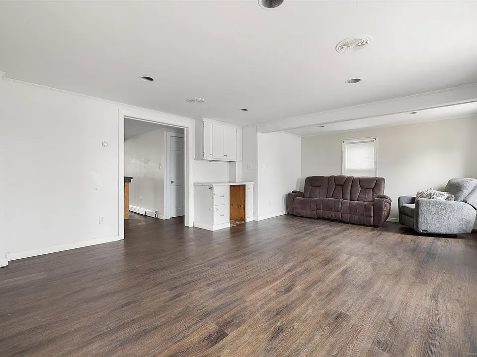 400 Main St #1