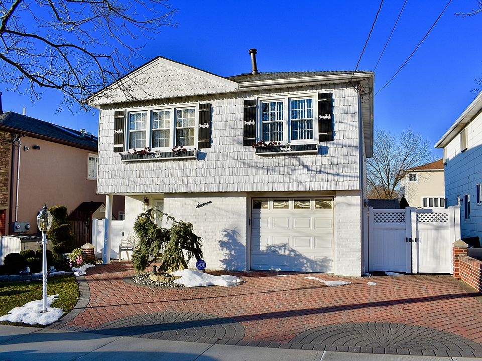 1st image of 16 Redgrave Ave