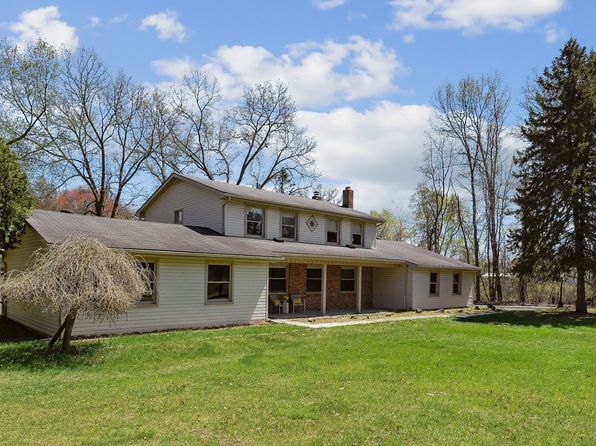 2050 Rowe Rd, Milford, MI 48380