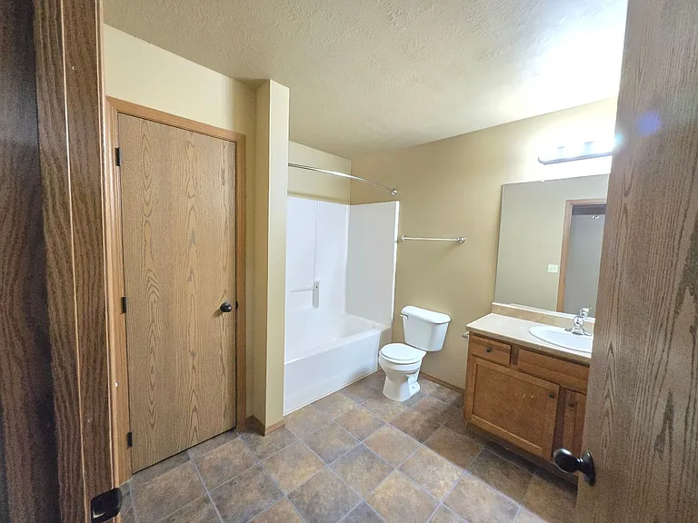 Sunrise Apartments — Photo 27