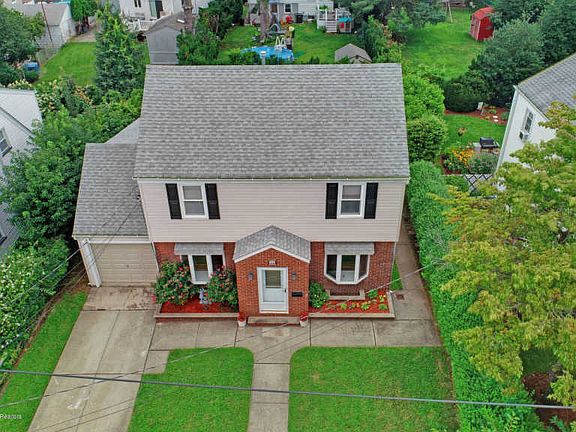 3rd image of 42 Canterbury Ave
