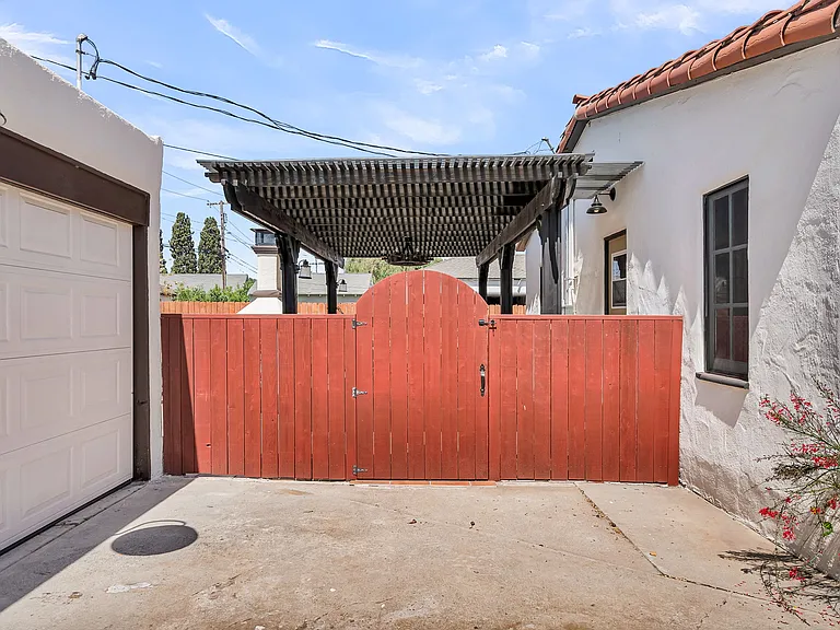 4654 Merrill Ave — Photo 37