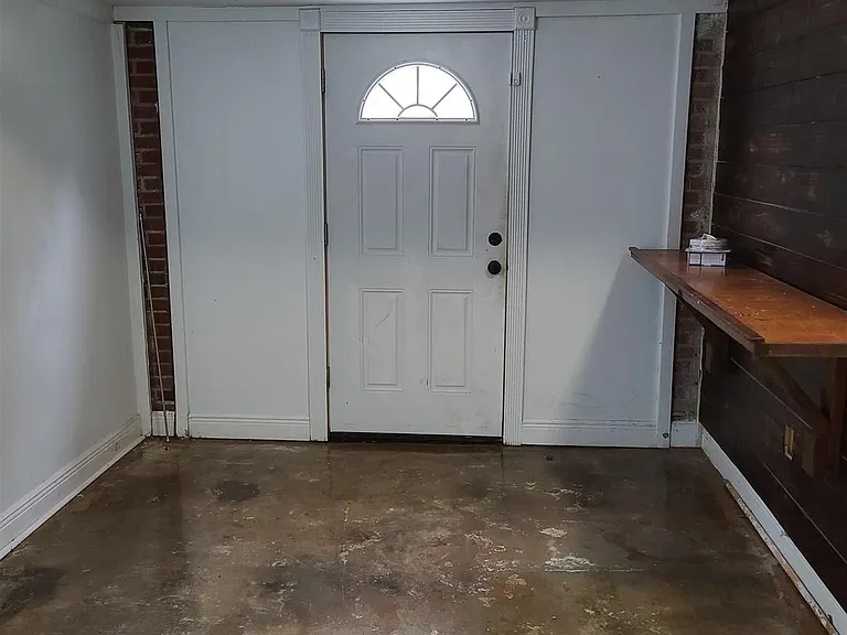 2109 N Spring St — Photo 17