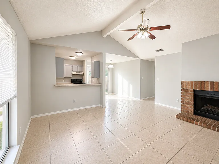 1411 Hermitage Dr — Photo 2
