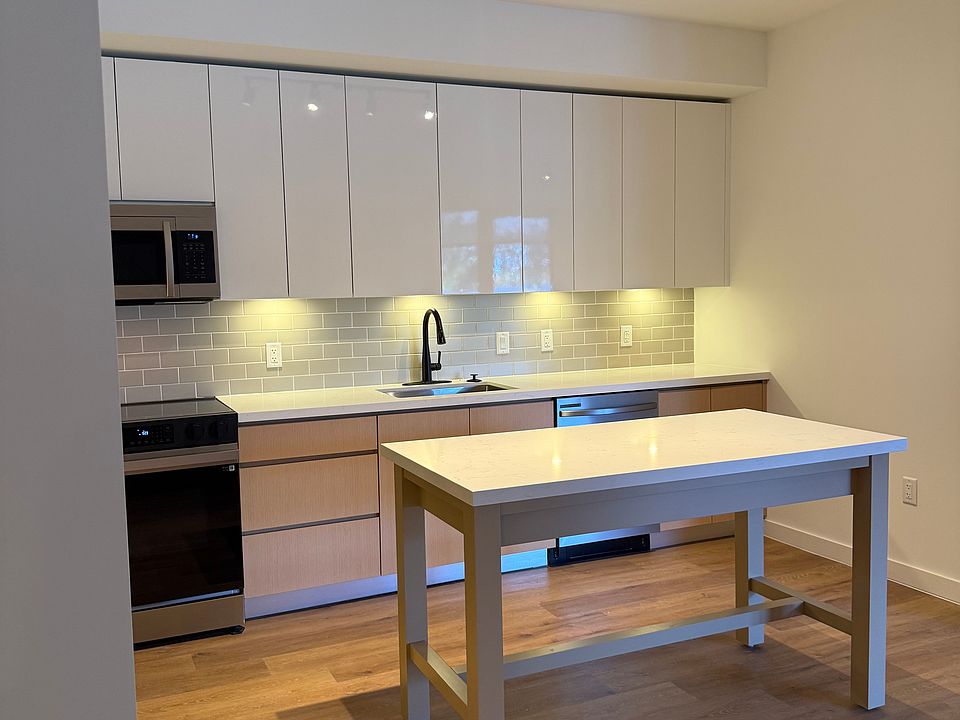 1st image of 1651 NE 124th St #333
