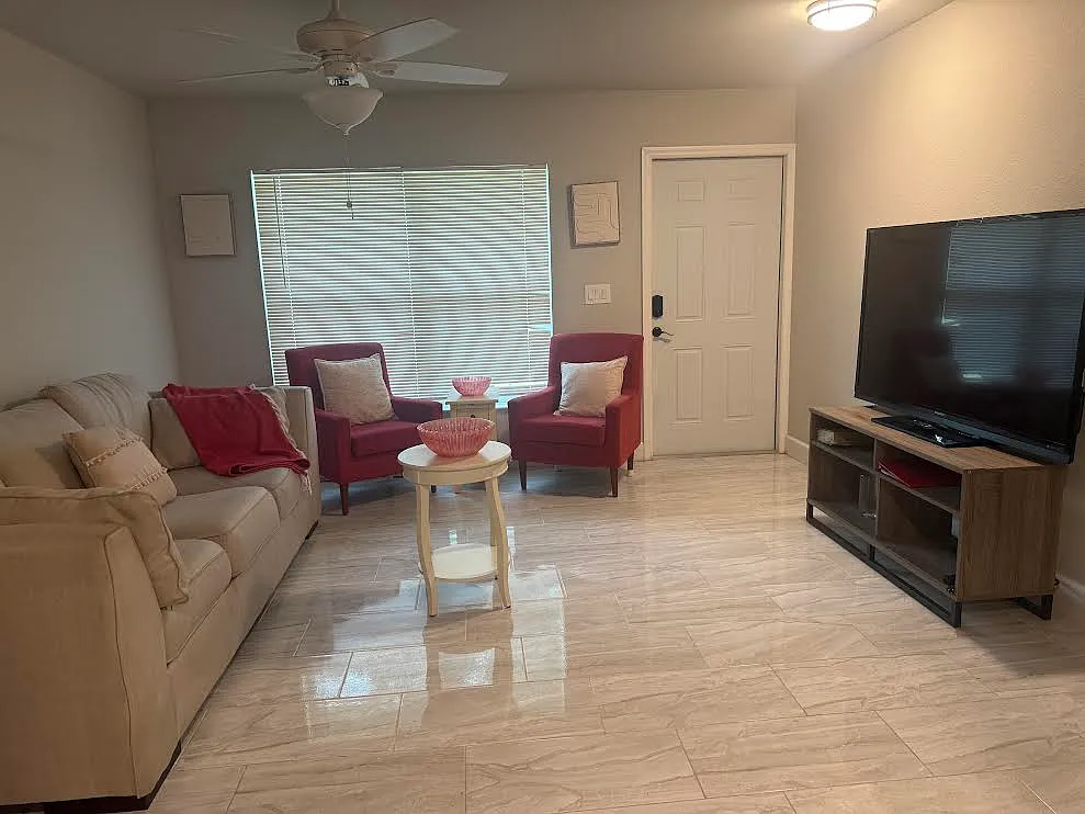 3 bed, 1170 sqft, $2,650 — Photo 3