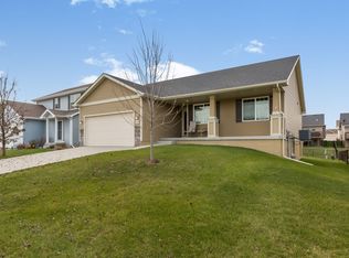 3702 162nd St, Urbandale, IA 50323
