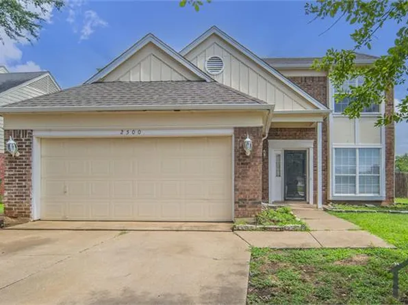 2500 Country Creek Ln, Fort Worth, TX 76123