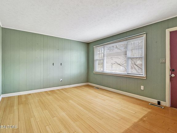 4th image of 107 Yale Dr