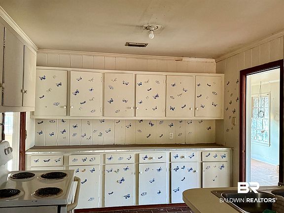 2nd image of 108 Lakeview Cir