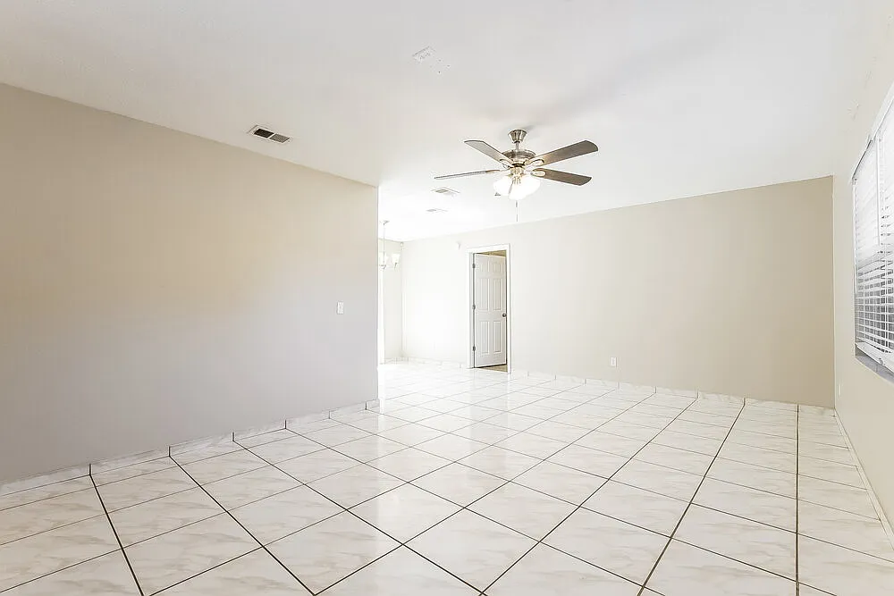 3 bed, 2.0 bath, 1140 sqft, $1,950 — Photo 4