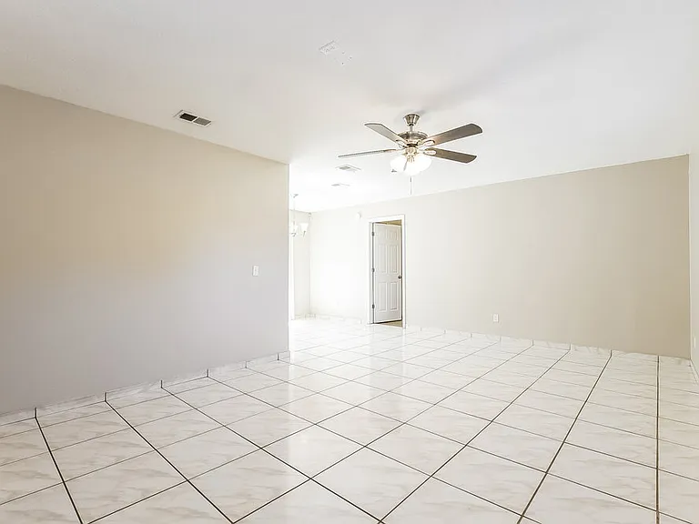 1410 Orchid Ln — Photo 4