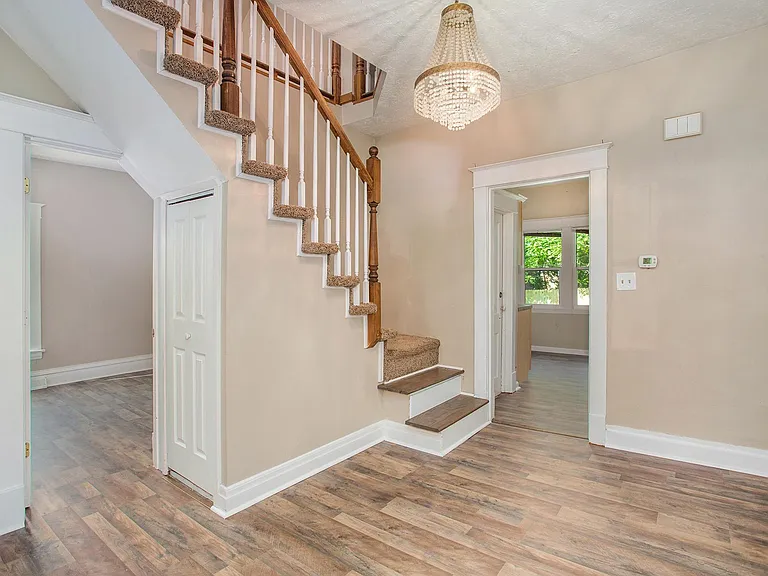 1115 Diamond Ave NE — Photo 10