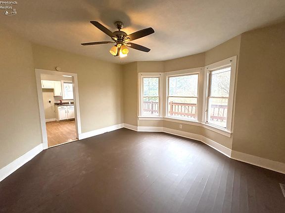3rd image of 4360 Townline Rd #12