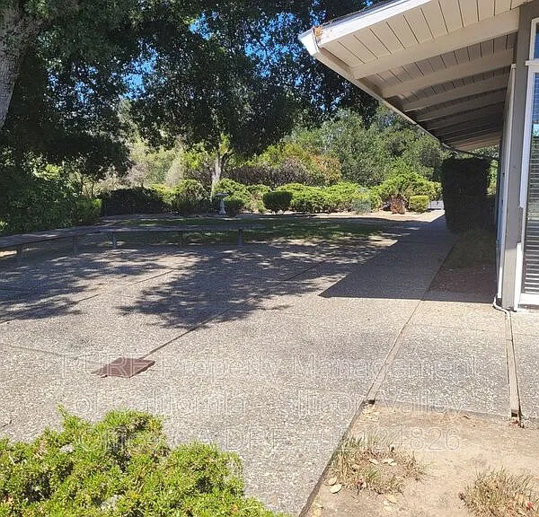 21224 Saratoga Hills Rd — Photo 12