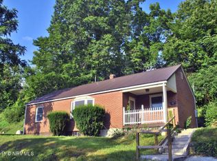 19 Columbia Dr, Pulaski, VA 24301