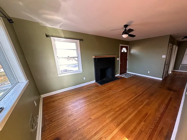 105 Meadowview Dr — Photo 5