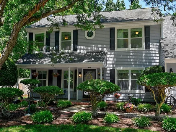 608 Woodcott Dr, Chesapeake, VA 23322