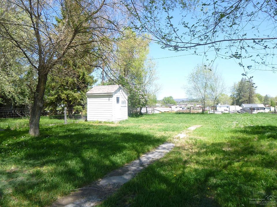 2nd image of 972 NW Madras Hwy
