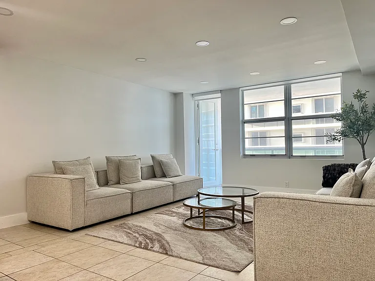 9511 Collins Ave #811 — Photo 5