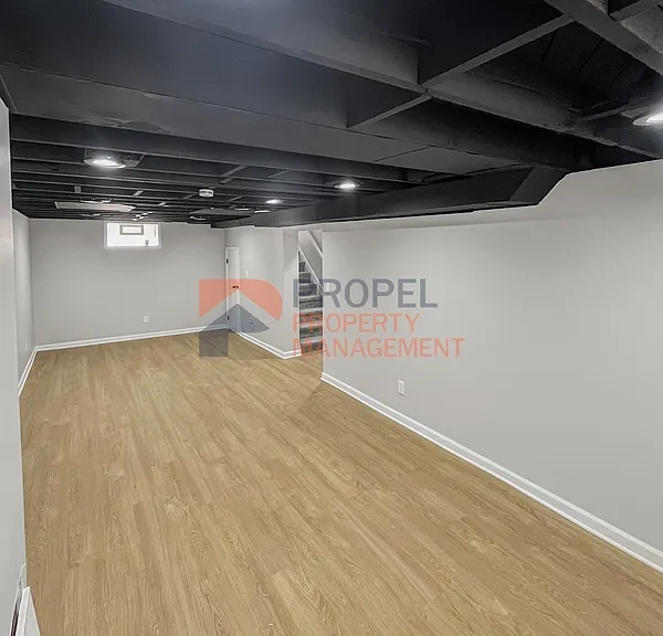 5072 Winifred St — Photo 11