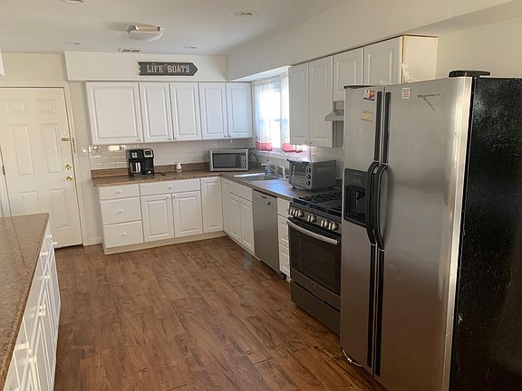 4th image of 224 Blaine Ave