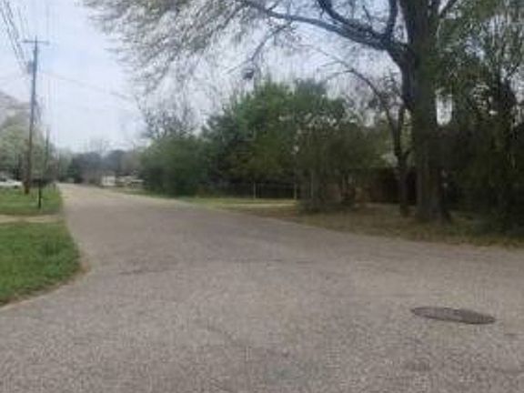 Exterior Neighborhood (street photo)