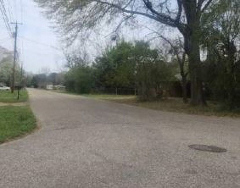 Exterior Neighborhood (street photo)