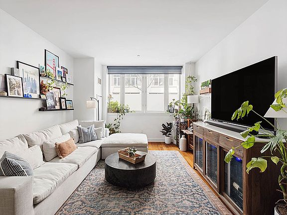 4th image of 130 W 20th St APT 1B
