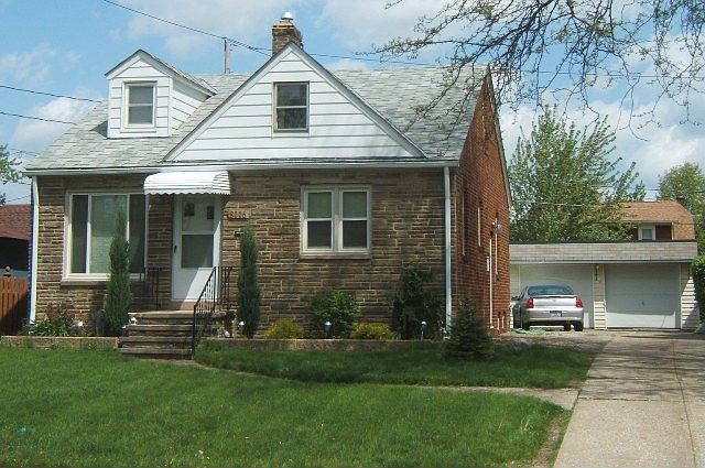 1st image of 8006 Stratford Dr