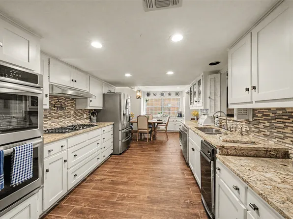 1810 Lakeside Dr, Arlington, TX 76013