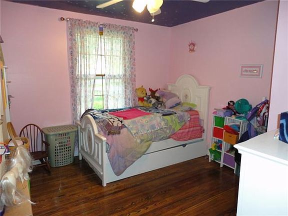 5th image of 105 Robin Hood Dr