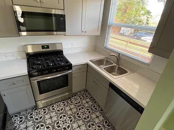 2nd image of 528 W Pedregosa St #1