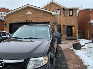 6249 Prairie Cir, Mississauga, ON L5N 5Y9