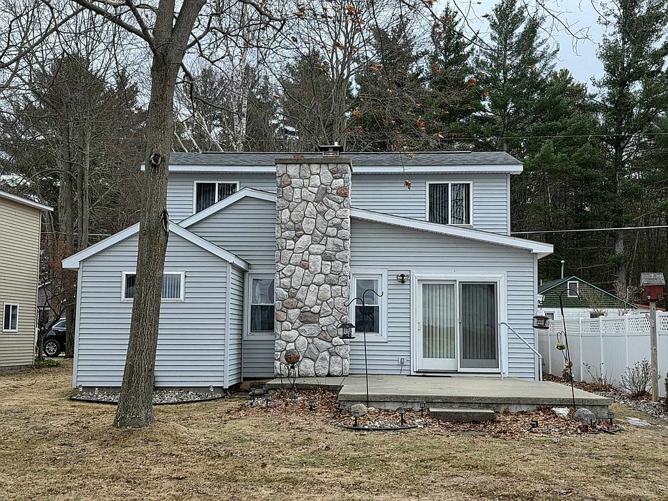 1st image of 228 Maple Ave