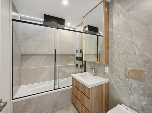 390 Manhattan Avenue image 9 of 10