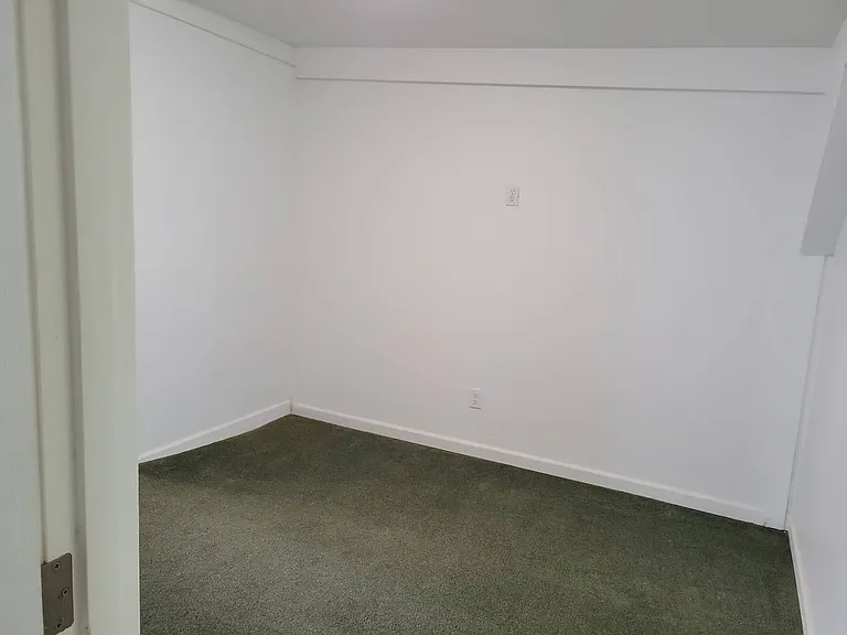 225 E C St — Photo 9