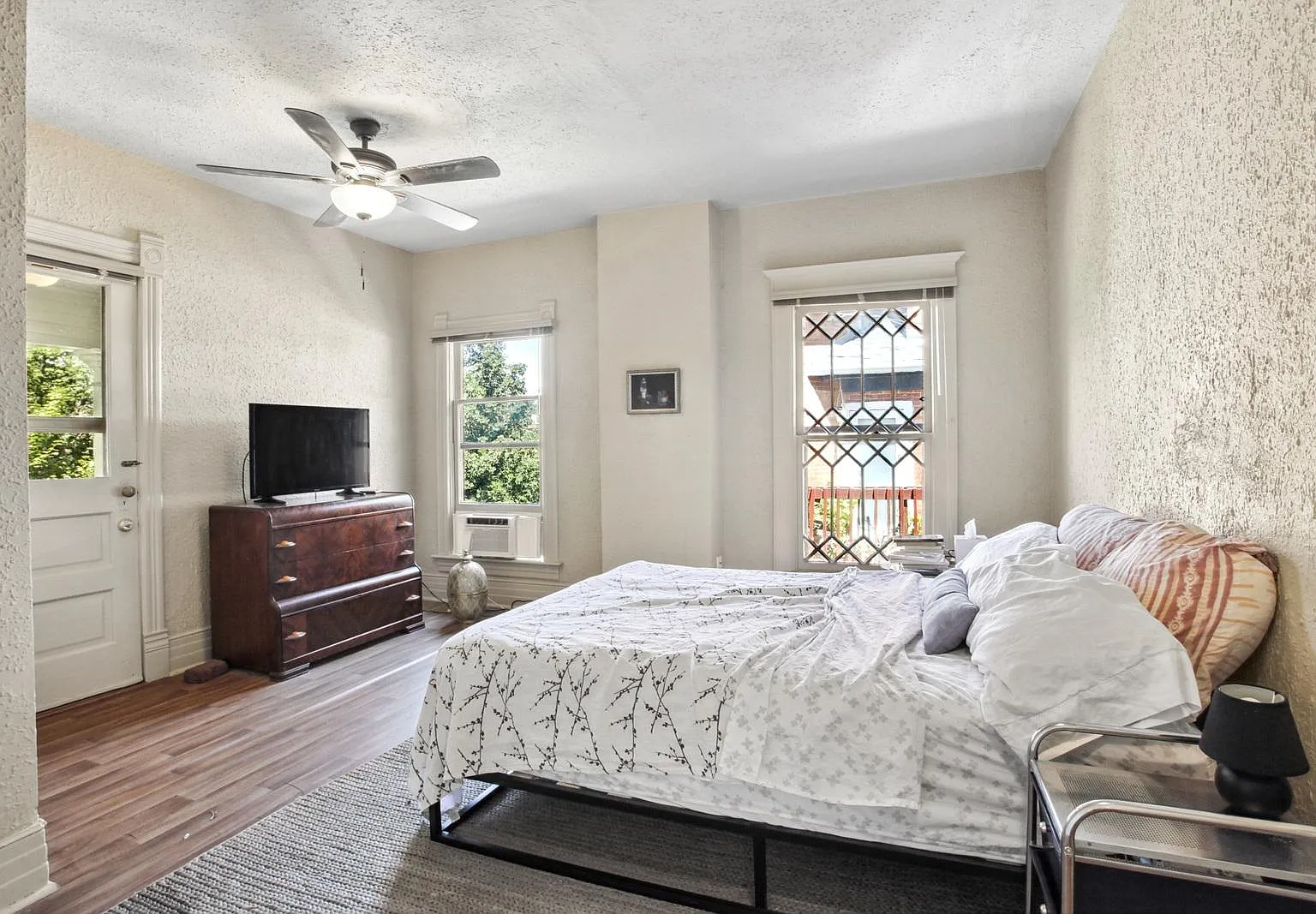 2 bed, 1250 sqft, $2,350 — Photo 3