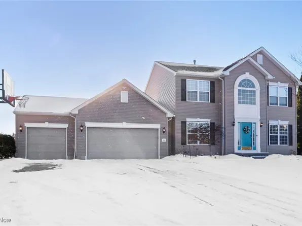 323 Falling Water Cir, Amherst, OH 44001