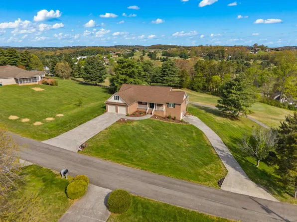 322 Battlefield Dr, Dandridge, TN 37725