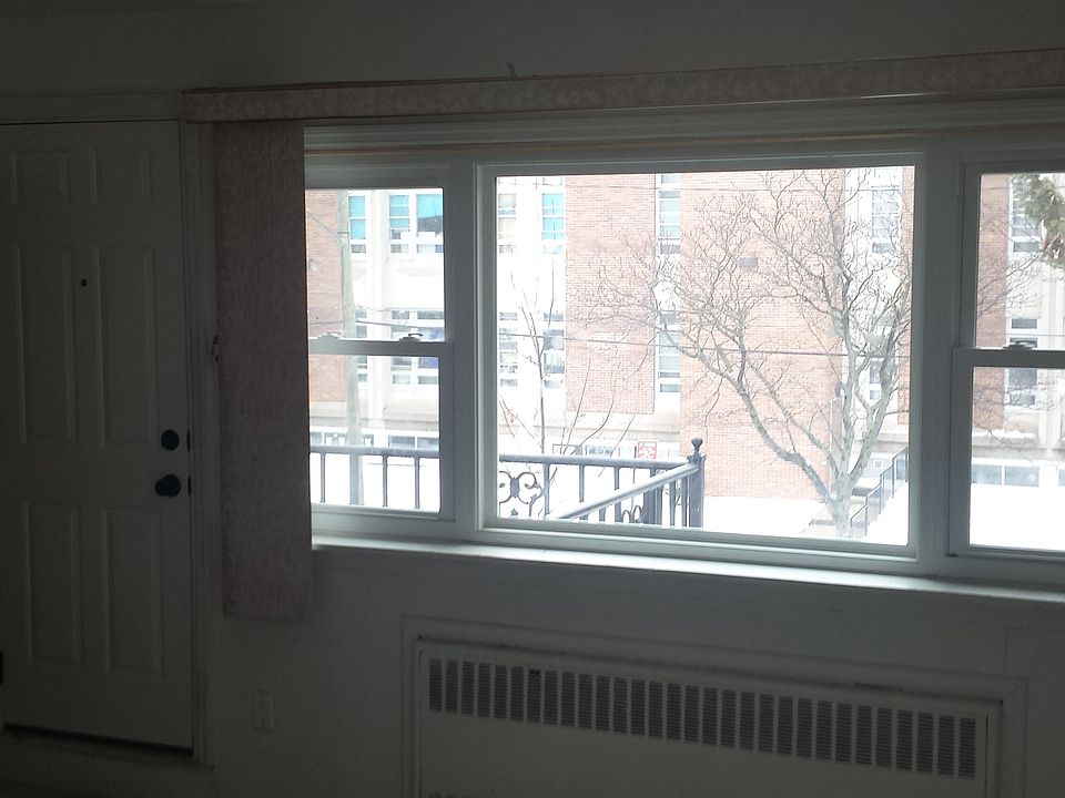 2nd image of 711 Hartman Ln #2