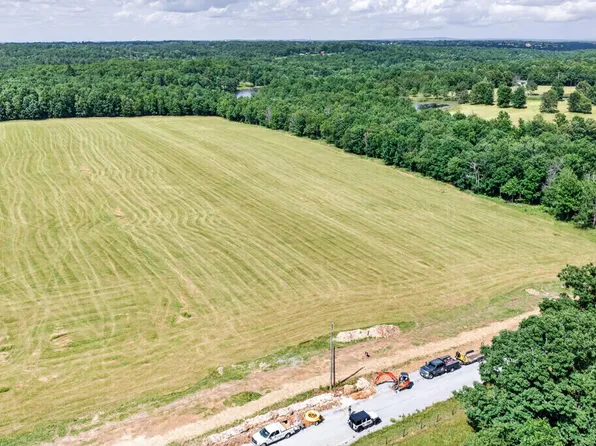 9 Nicholson Dr, Crossville, TN 38572