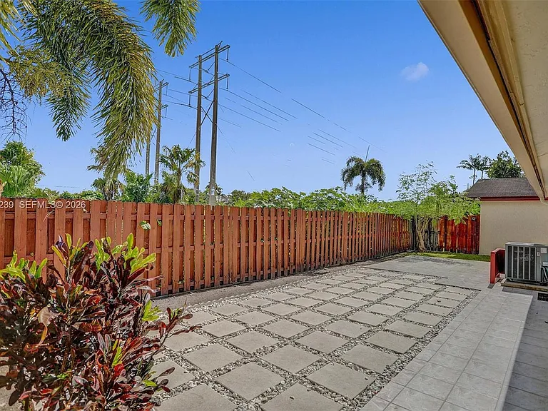 11529 SW 133rd Ter — Photo 30