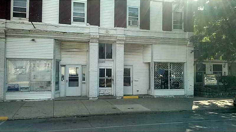 2nd image of 120-122 S Front St