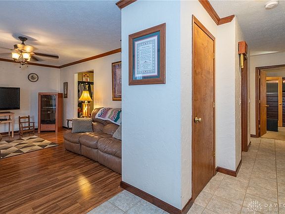 3rd image of 6910 Roberta Dr