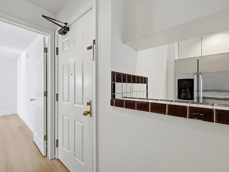 3301 Mission St #302 — Photo 4