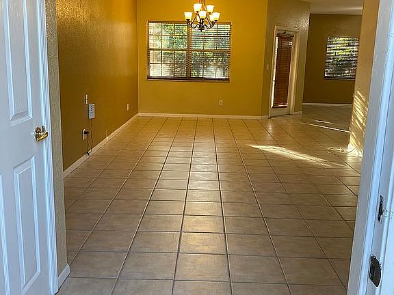 4th image of 960 NW 127th Ave