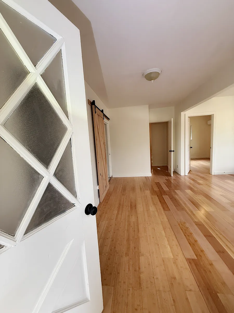 Entry - Woodland Ave