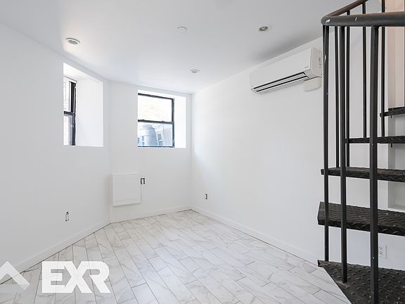 4th image of 453 Irving Ave #1P